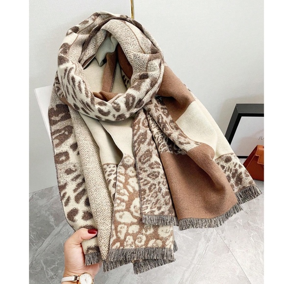 Luxe Leopard Print Fringe Hem Blanket Scarf Shawl - Picture 3 of 6